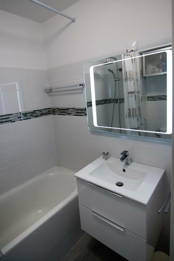 "Les Voiles" Hyeres Apartment ภายนอก รูปภาพ